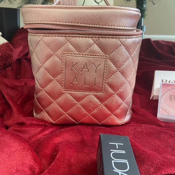 ❤️BNIP KAYALI FRAGRANCE CASE/ TRAVEL BAG❤️⚠️PRICE FIRM⚠️ - Picture 8 of 8